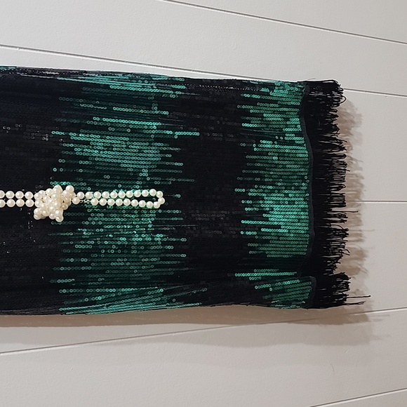 Small flapper Sequin dress. - Picture 3 of 4